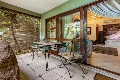 Honeymoon Suite - Jorn's Guest House