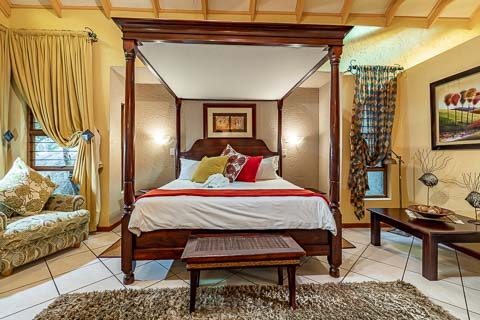 Honeymoon Suite - Jorn's Guest House