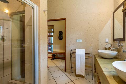 King Suite - Jorn's Guest House