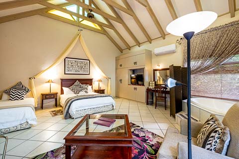 Queen Suite - Jorn's Guest House